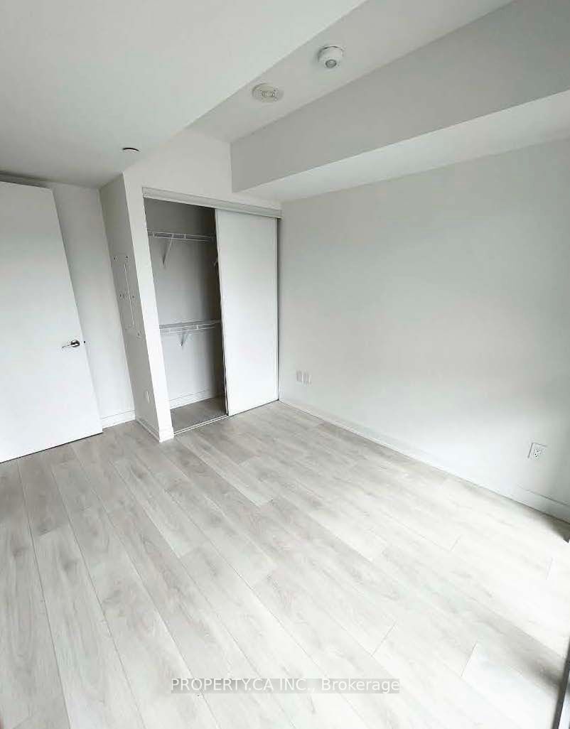 Condo for lease at 302-8 Tippett Road, Toronto, Clanton Park, M3H 0E7 - MLS: C11919970