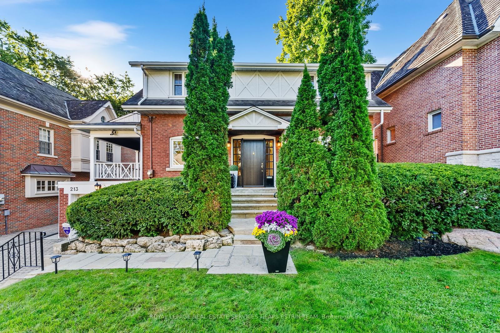 Detached House for sale at 213 St Leonards Avenue, Toronto, Bridle Path-Sunnybrook-York Mills, M4N 1K8 - MLS: C11920122