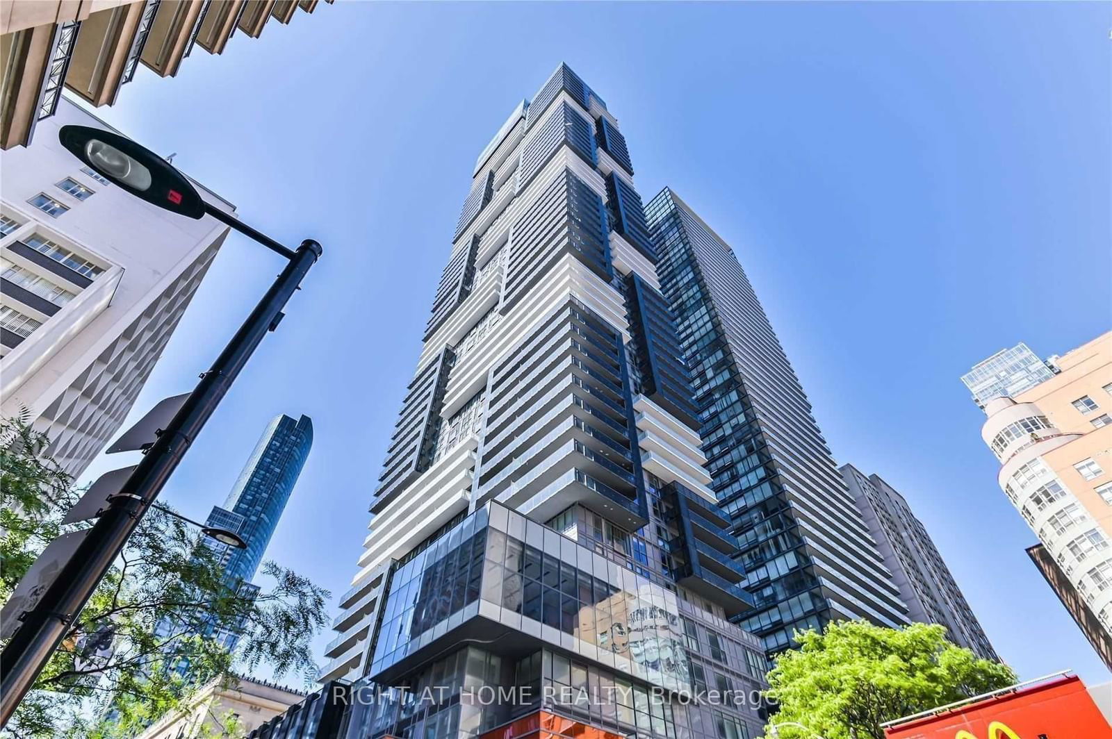 Condo sold at 512-7 Grenville Street, Toronto, Bay Street Corridor, M4Y 1A1 - MLS: C11920408