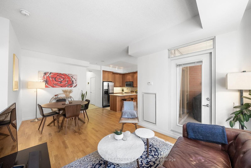 426 - 900 Mount Pleasant Rd, Toronto, M4P 3J9 | Image 2