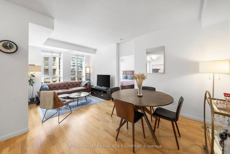 426 - 900 Mount Pleasant Rd, Toronto, M4P 3J9 | Image 3