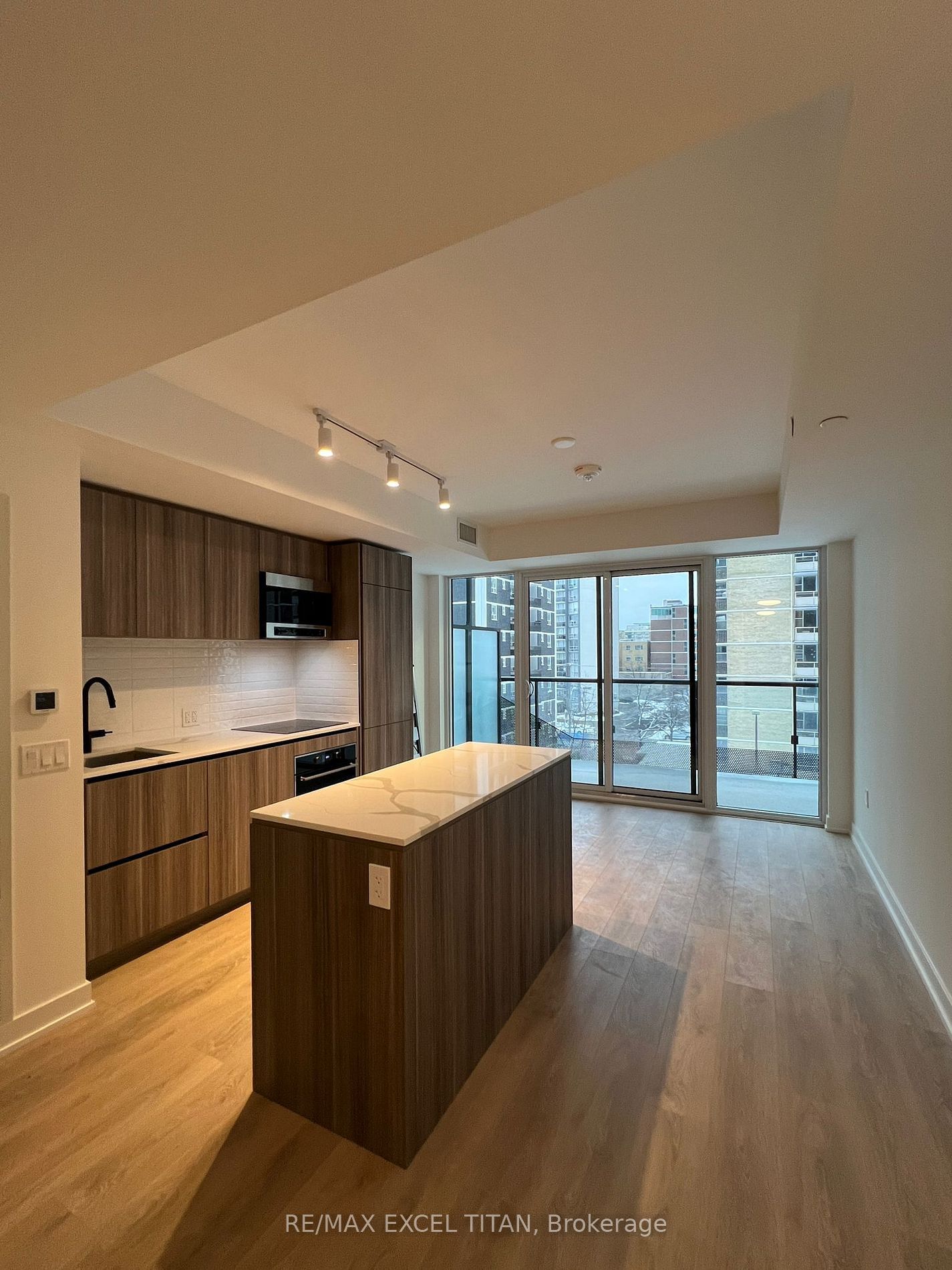 Condo leased at 515-127 Broadway Avenue, Toronto, Mount Pleasant West, M4P 1V4 - MLS: C11920659