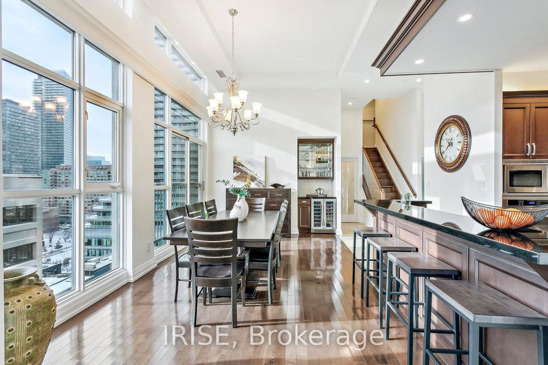 home for sale on Ph1-8 Wellesley Street E