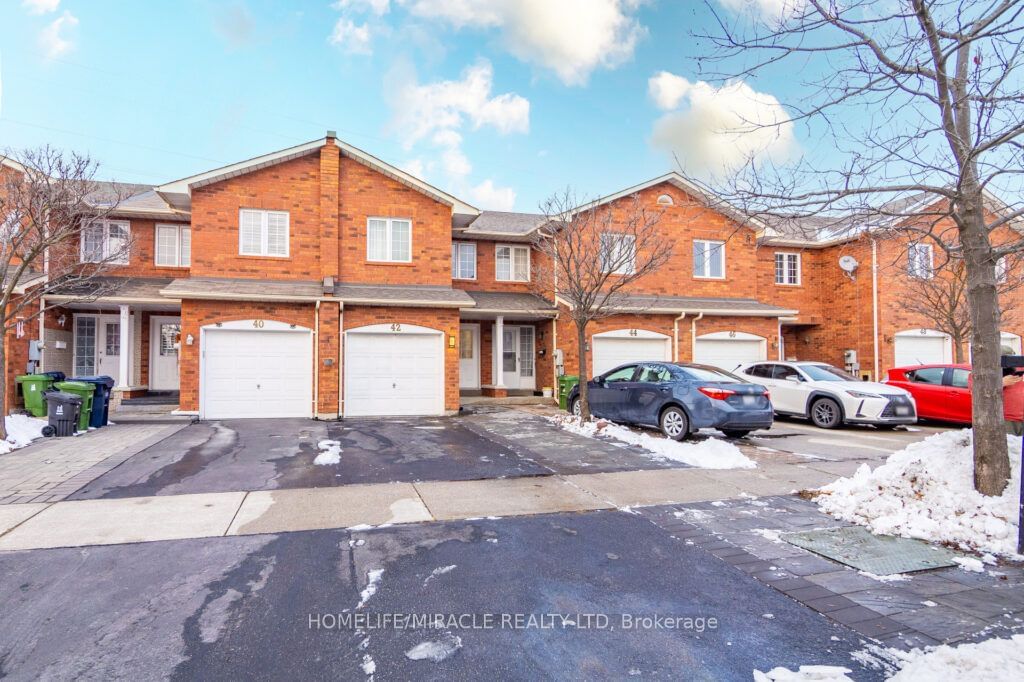 Townhouse sold at 42 Sufi Crescent, Toronto, Victoria Village, M4A 2X3 - MLS: C11920765