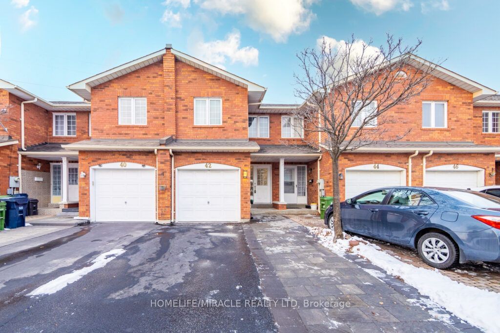 Townhouse sold at 42 Sufi Crescent, Toronto, Victoria Village, M4A 2X3 - MLS: C11920765