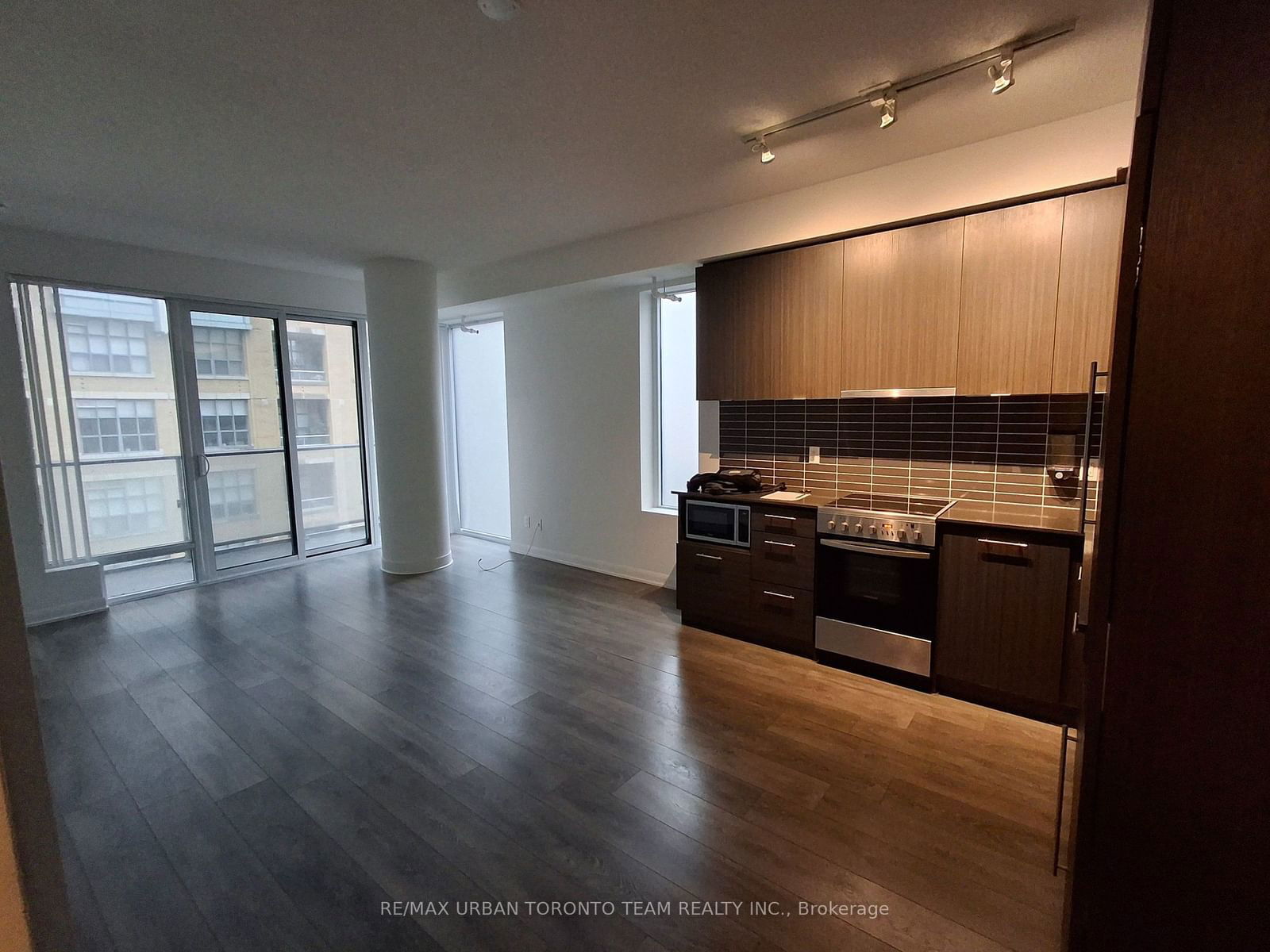 Condo for lease at 703-435 Richmond Street, Toronto, Kensington-Chinatown, M5V 0N1 - MLS: C11920868