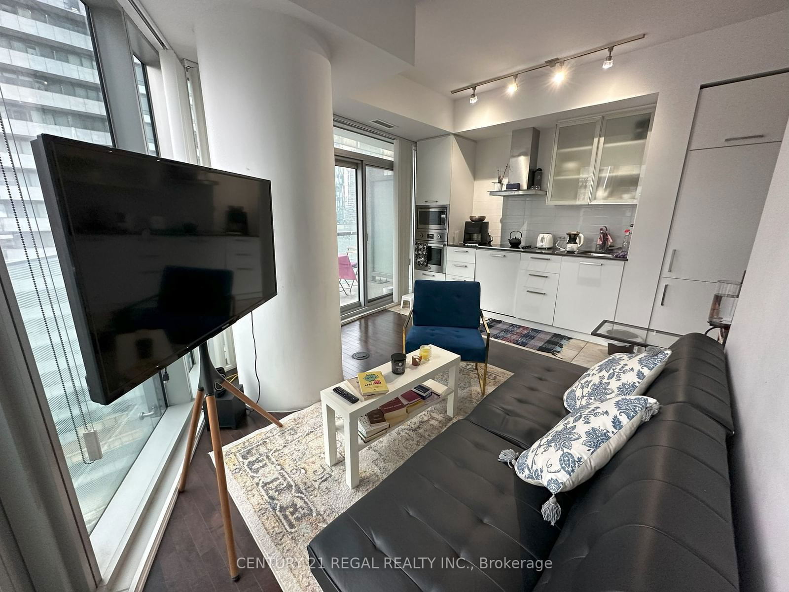 Condo for lease at 2111-14 York Street, Toronto, Waterfront Communities C1, M5J 0A9 - MLS: C11921263