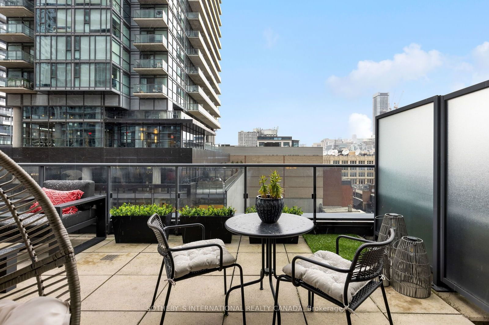 Condo sold at 901-295 Adelaide Street, Toronto, Waterfront Communities C1, M5V 0C4 - MLS: C11921371