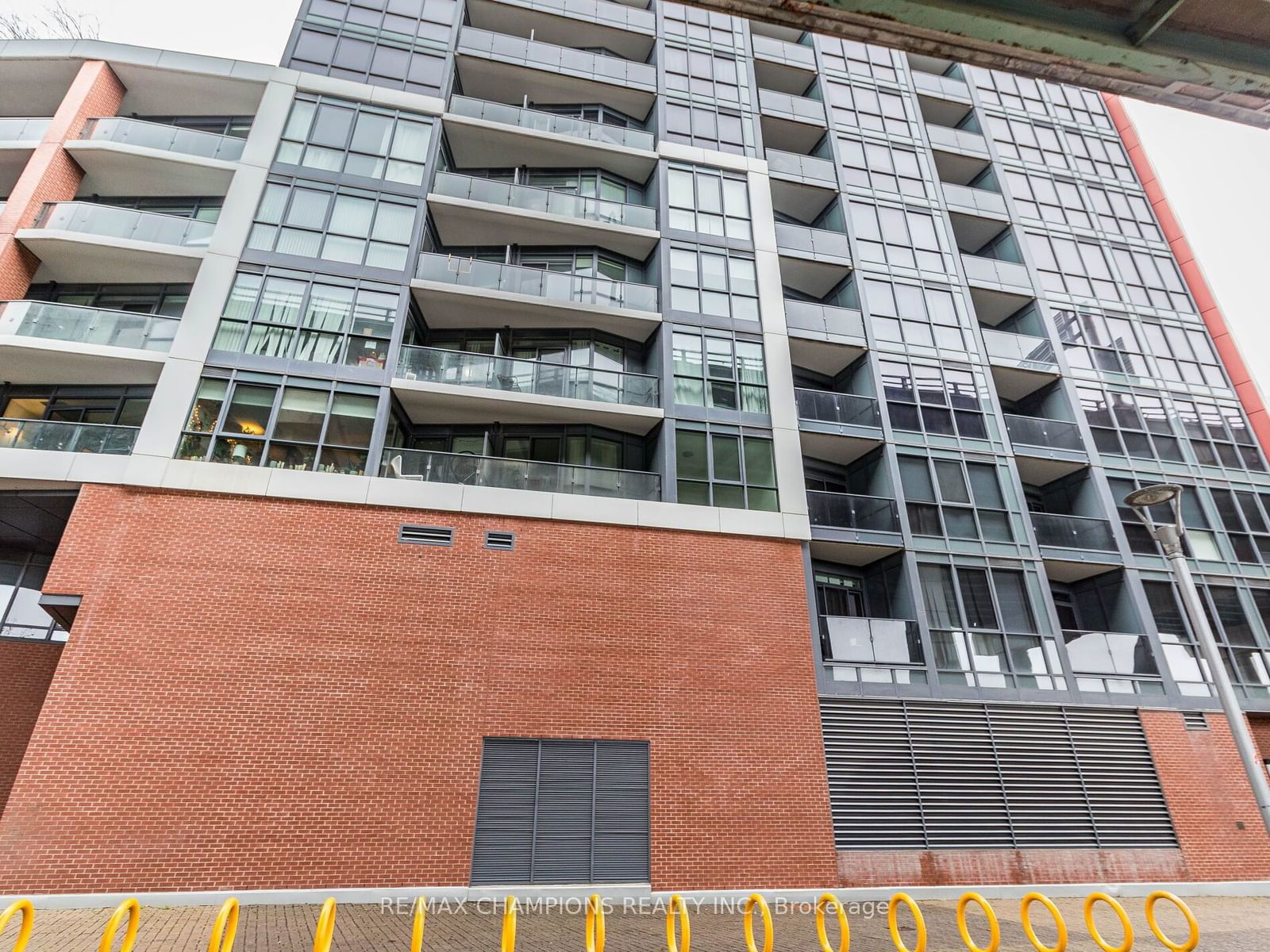 Condo for sale at 502-50 Bruyeres Mews, Toronto, Waterfront Communities C1, M5V 0H8 - MLS: C11921613