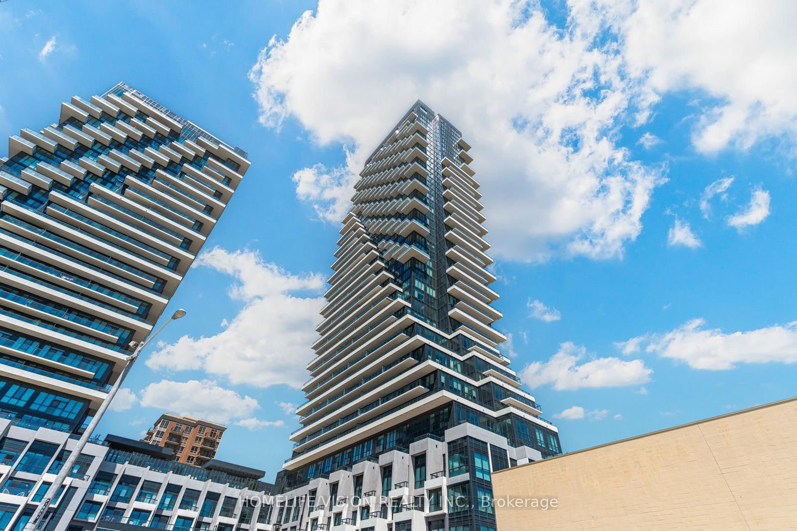 Condo for sale at 910-30 Inn On The Park Drive, Toronto, Banbury-Don Mills, M3C 0P7 - MLS: C11921980