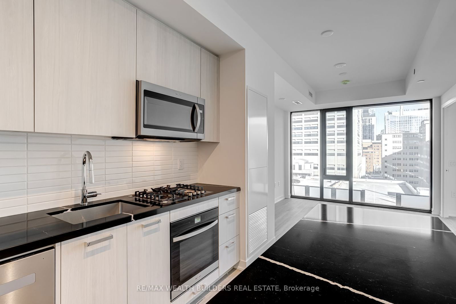 Condo for lease at 910-195 McCaul Street, Toronto, Kensington-Chinatown, M5T 1W6 - MLS: C11922087