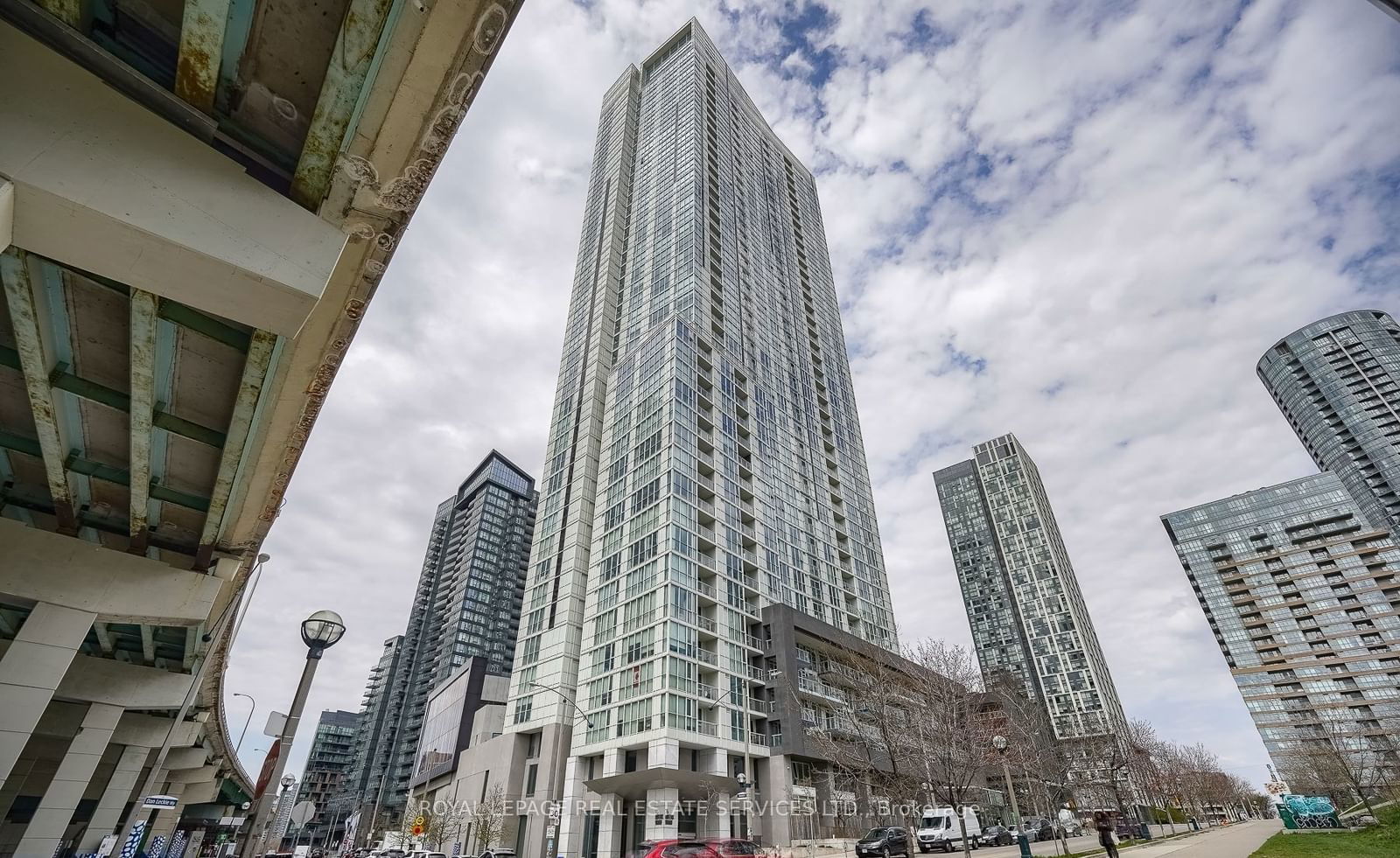 Condo leased at 1907-75 Queens Wharf Road, Toronto, Waterfront Communities C1, M5V 0J8 - MLS: C11922334