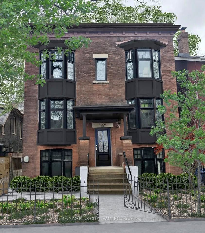 Semi-Detached House for lease at 2-216 Seaton Street, Toronto, Moss Park, M5A 2T4 - MLS: C11922354