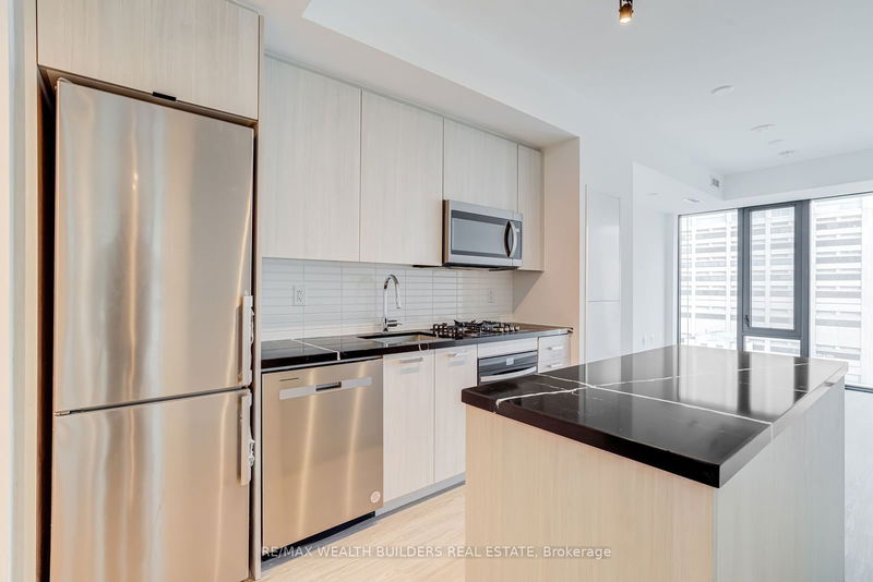 home for lease on 1110-195 McCaul Street