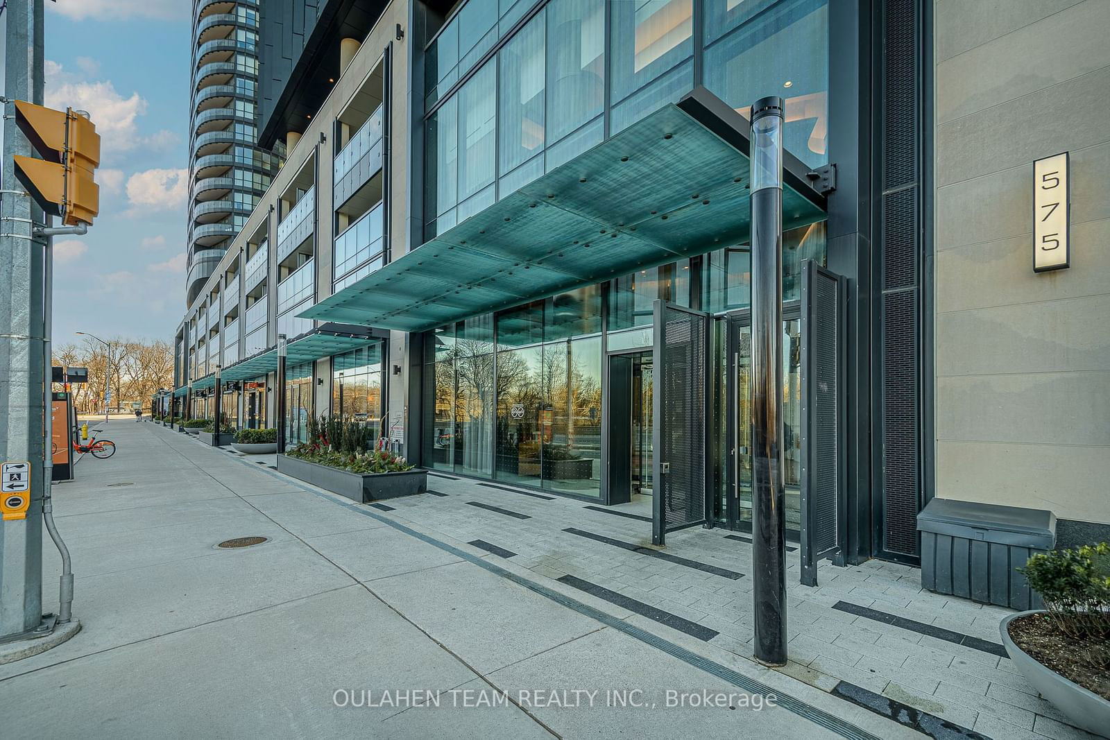 Condo for sale at 1704-575 Bloor Street, Toronto, North St. James Town, M4W 0B2 - MLS: C11922590