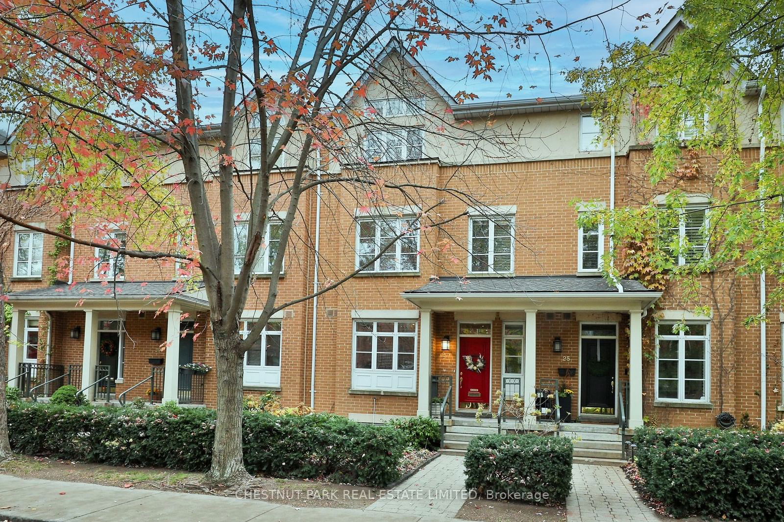 Townhouse sold at 27 Shaftesbury Avenue, Toronto, Rosedale-Moore Park, M4T 3B3 - MLS: C11922595