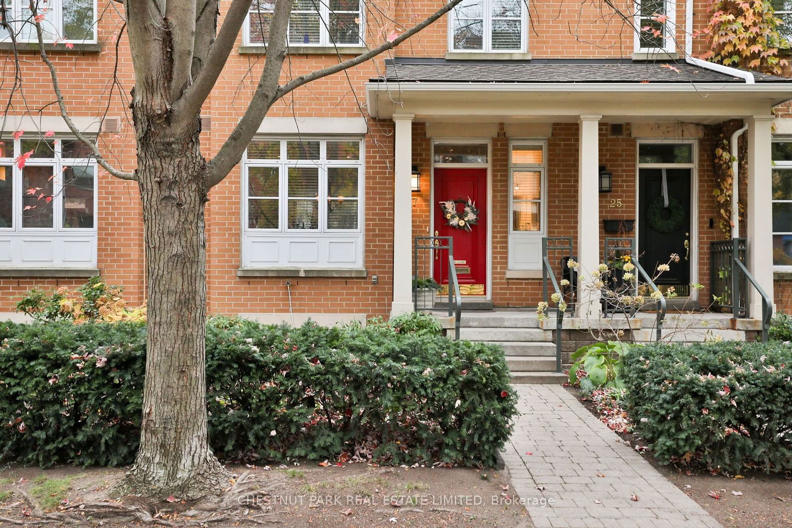 Townhouse sold at 27 Shaftesbury Avenue, Toronto, Rosedale-Moore Park, M4T 3B3 - MLS: C11922595