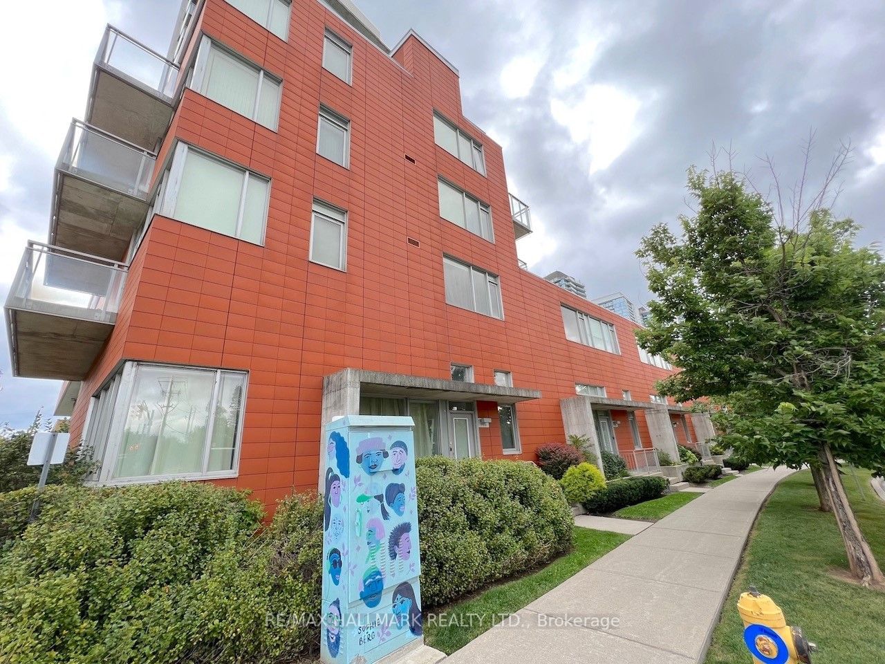 Townhouse sold at TH 2-21 Churchill Avenue, Toronto, Willowdale West, M2N 1Y6 - MLS: C11922922