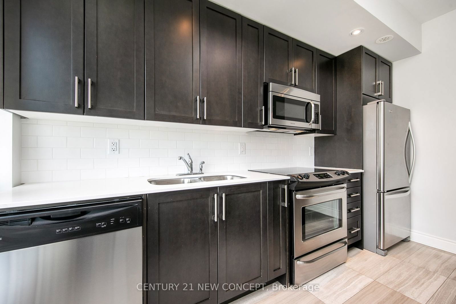 Townhouse for lease at 320-639 Lawrence Avenue, Toronto, Englemount-Lawrence, M6A 1A9 - MLS: C11923158