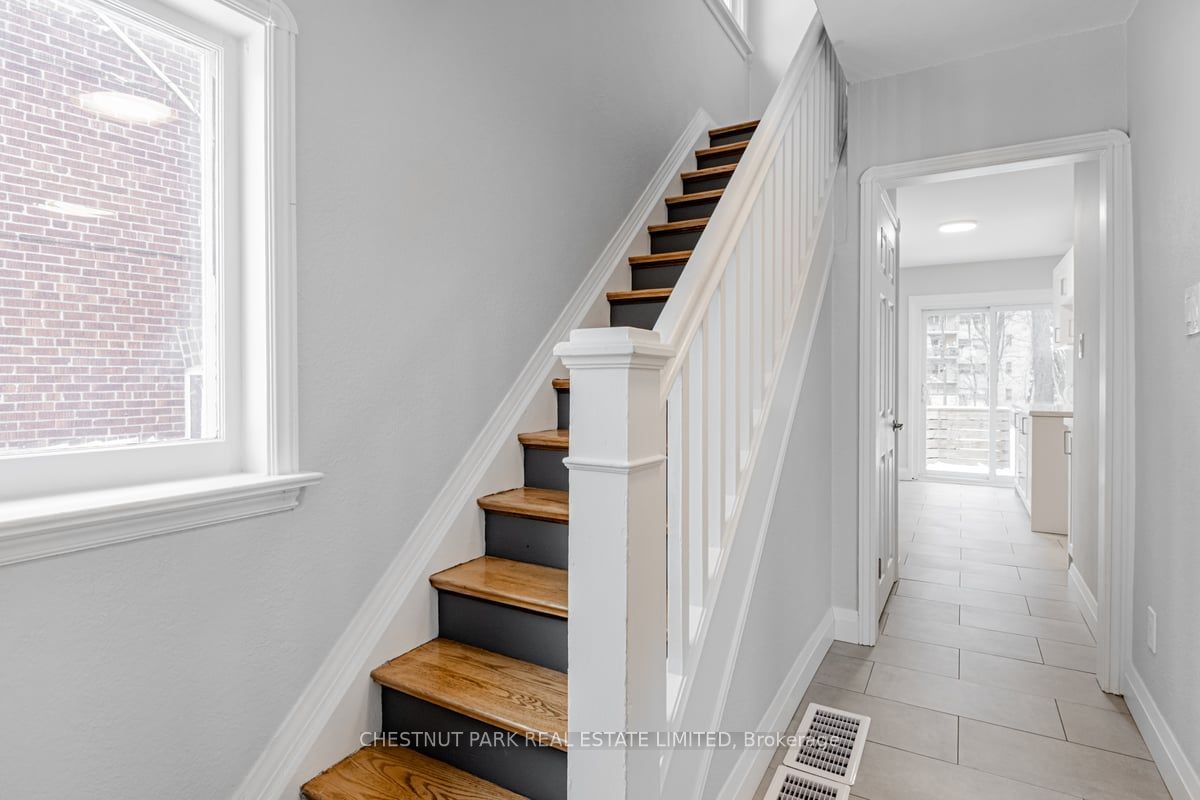 Semi-Detached House for lease at 21 Thursfield Crescent, Toronto, Leaside, M4G 2N4 - MLS: C11923177