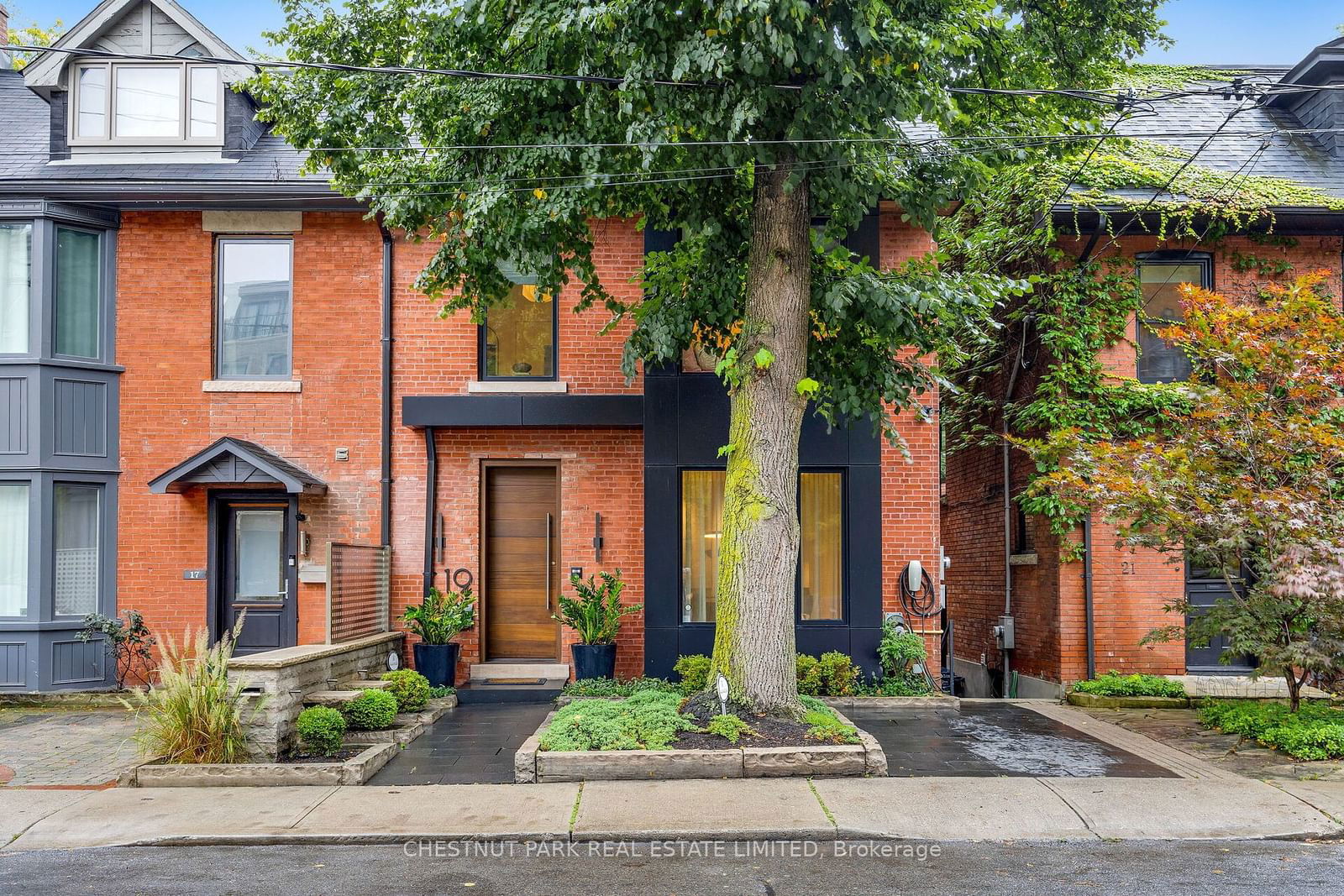 Semi-Detached House for sale at 19 Woodlawn Avenue, Toronto, Yonge-St. Clair, M4V 1G6 - MLS: C11923288