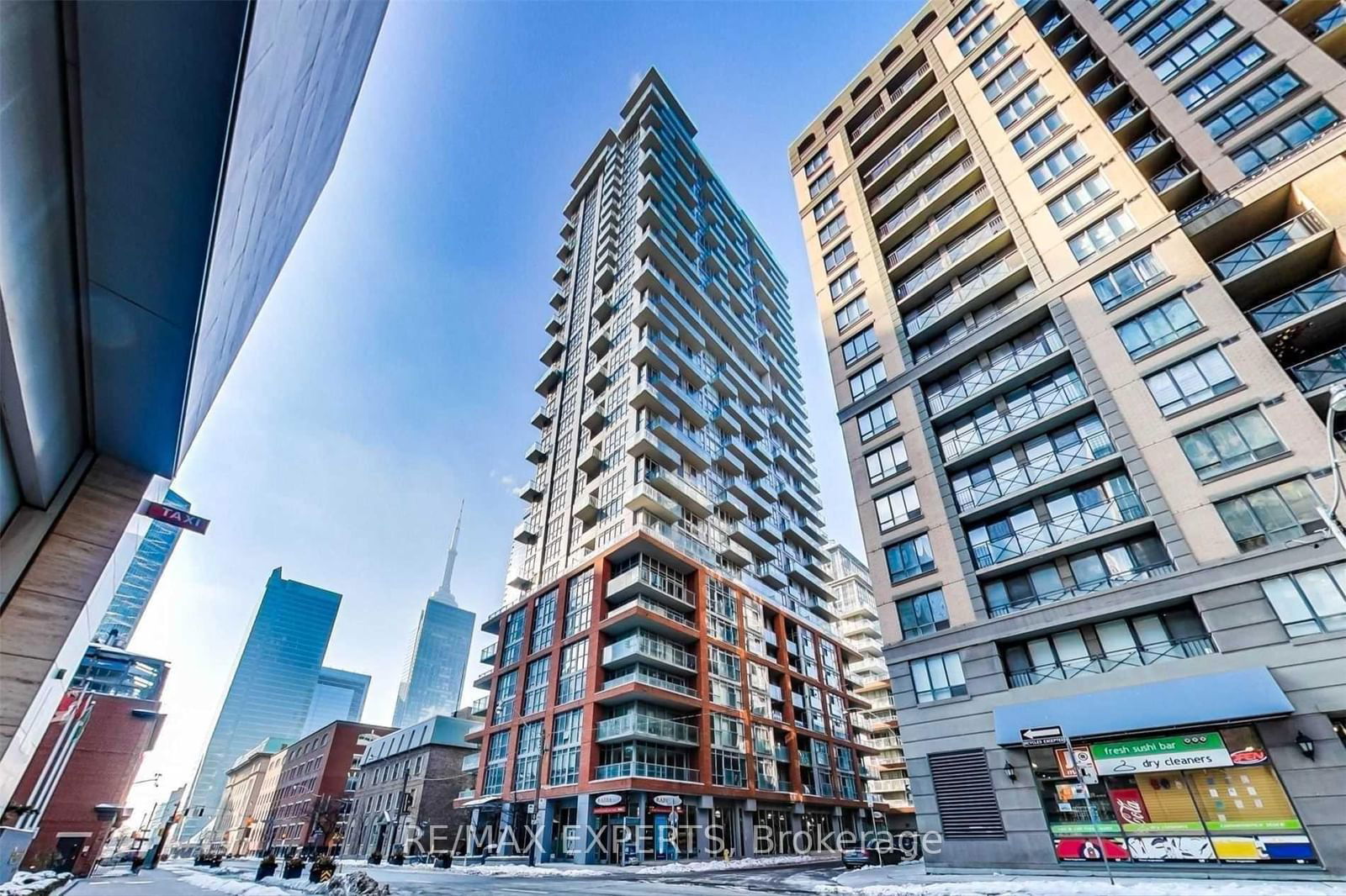 Condo leased at 302-126 Simcoe Street, Toronto, Waterfront Communities C1, M5H 4E6 - MLS: C11923414