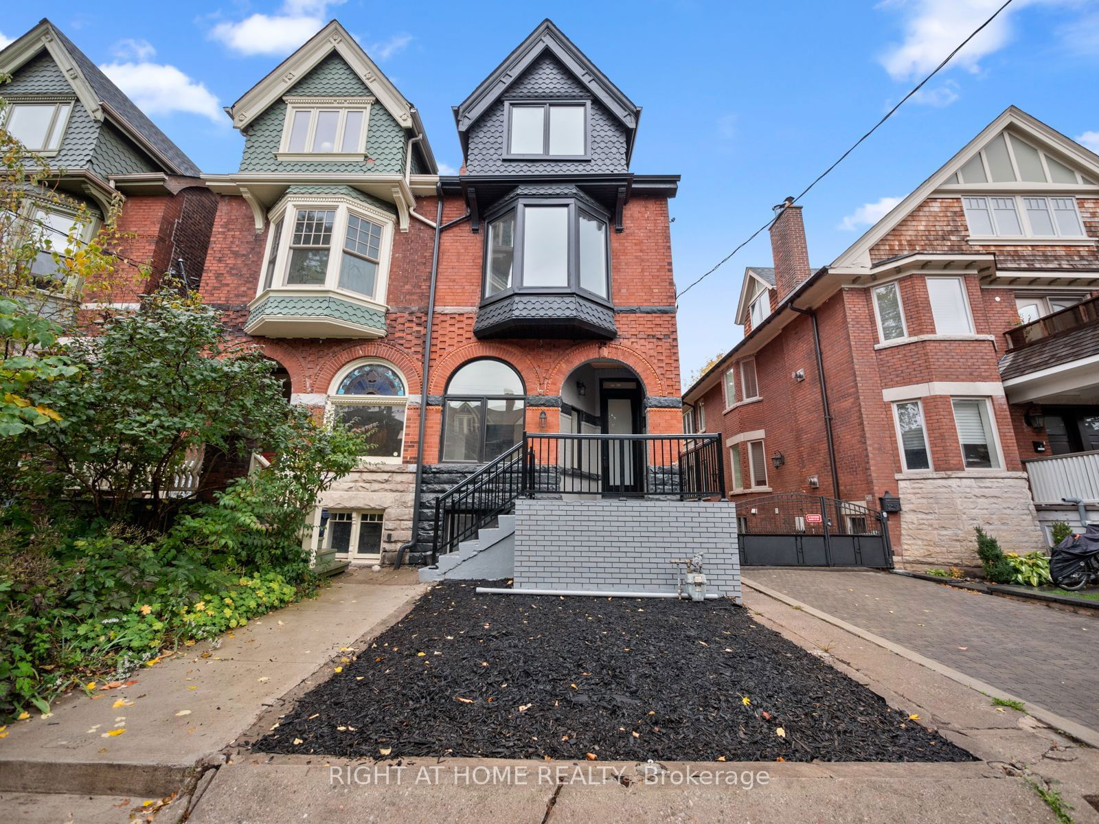 Semi-Detached House for lease at Bas-94 Concord Avenue, Toronto, Palmerston-Little Italy, M6H 2P3 - MLS: C11923480