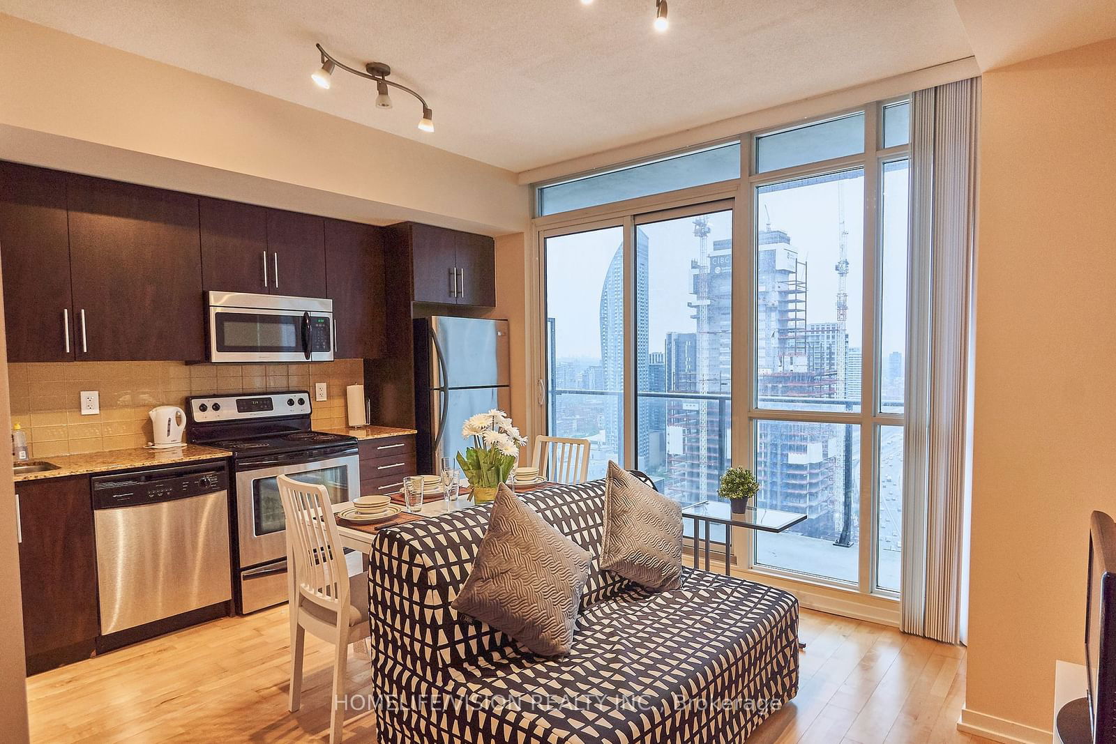 Condo for sale at 3006-55 Bremner Boulevard, Toronto, Waterfront Communities C1, M5J 0A6 - MLS: C11923546