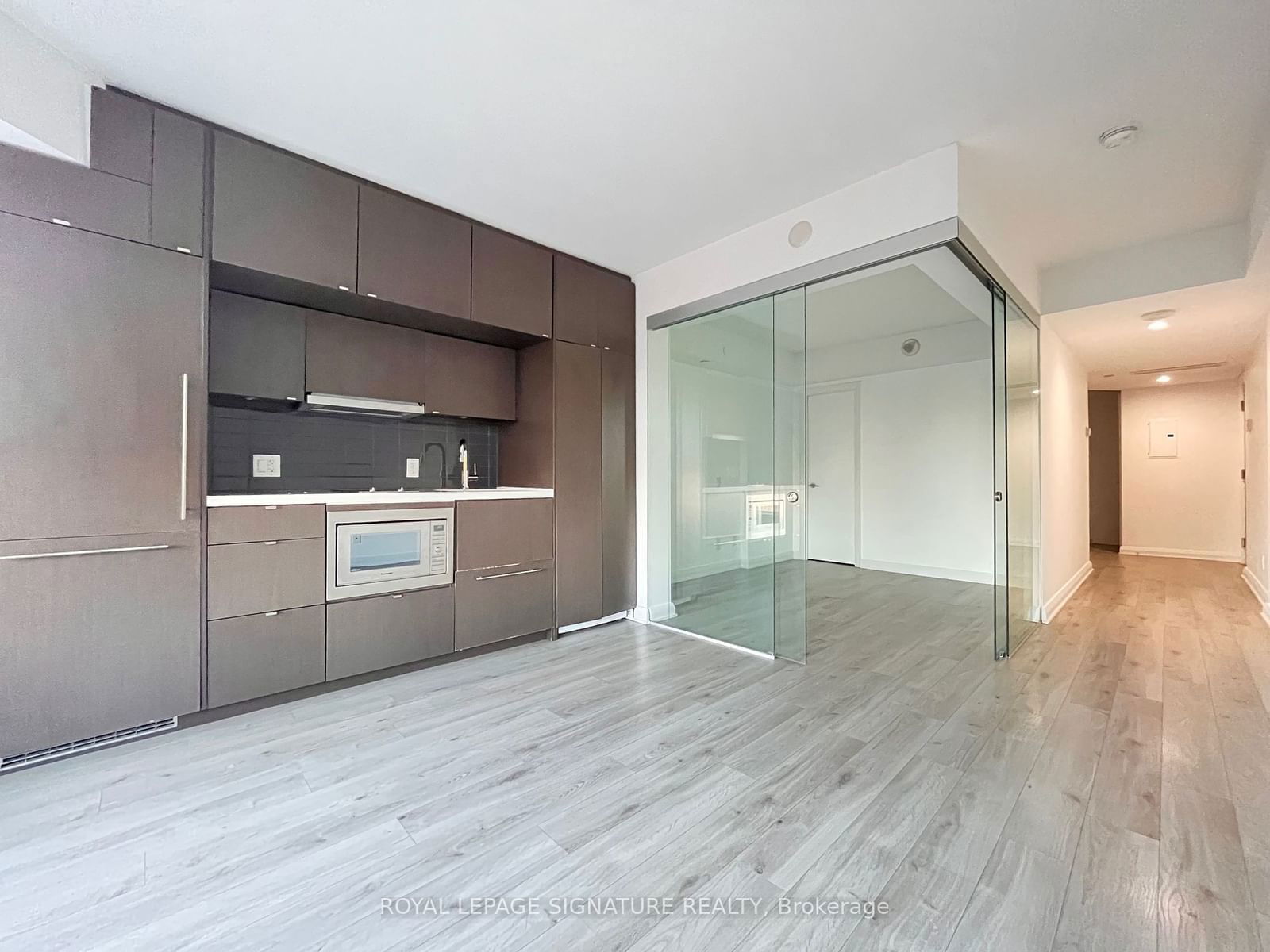 Condo for lease at 520-155 Yorkville Avenue, Toronto, Annex, M5R 0B4 - MLS: C11923588