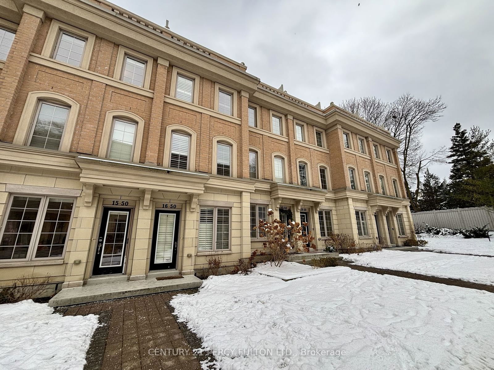 Townhouse for lease at 16-50 Hargrave Lane, Toronto, Bridle Path-Sunnybrook-York Mills, M4N 0A4 - MLS: C11923619