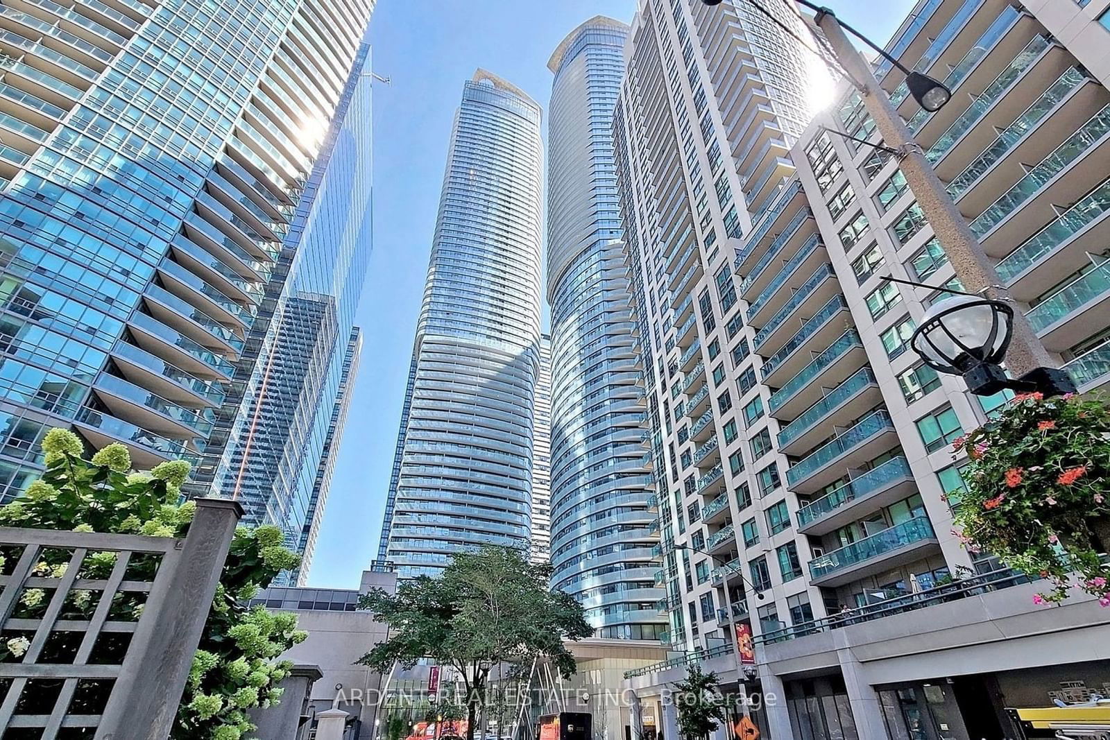 Condo for lease at 2401-14 York Street, Toronto, Waterfront Communities C1, M5J 2Z2 - MLS: C11923843