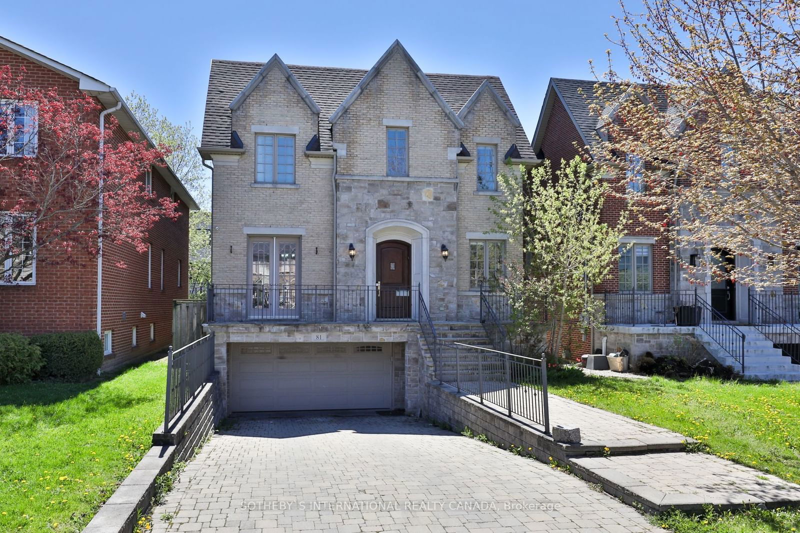 Detached House sold at 81 Stormont Avenue, Toronto, Bedford Park-Nortown, M5N 2C3 - MLS: C11923948