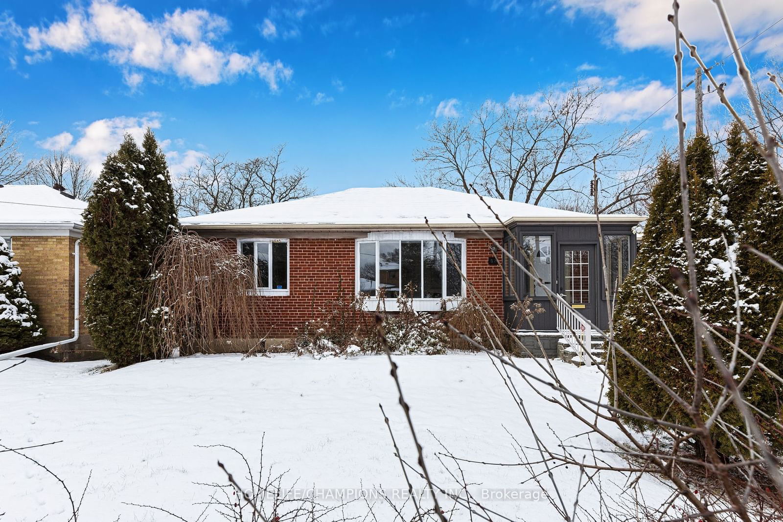 Detached House for sale at 52 Altamont Road, Toronto, Newtonbrook West, M2M 1S7 - MLS: C11923966