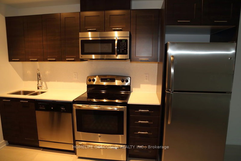 513 - 20 Bruyeres Mews, Toronto, M5V 0G8 | Image 2