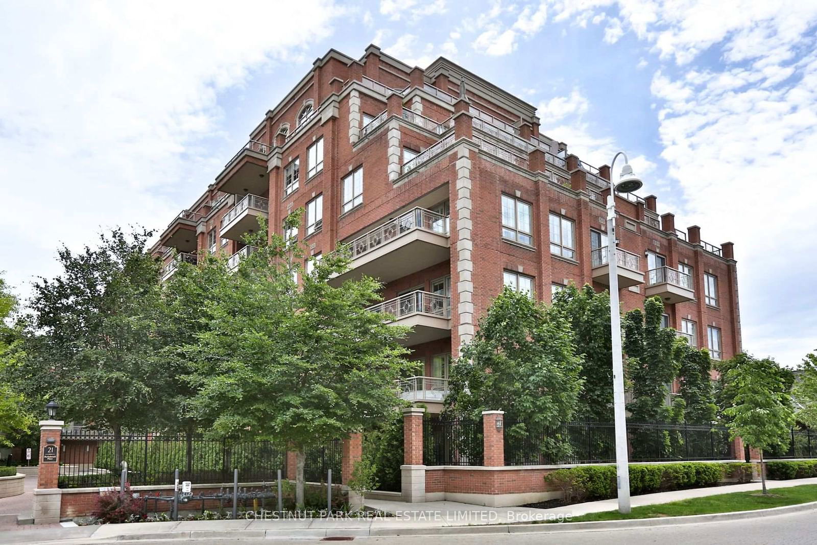 Condo sold at 317-21 Burkebrook Place, Toronto, Bridle Path-Sunnybrook-York Mills, M4G 0A2 - MLS: C11924922