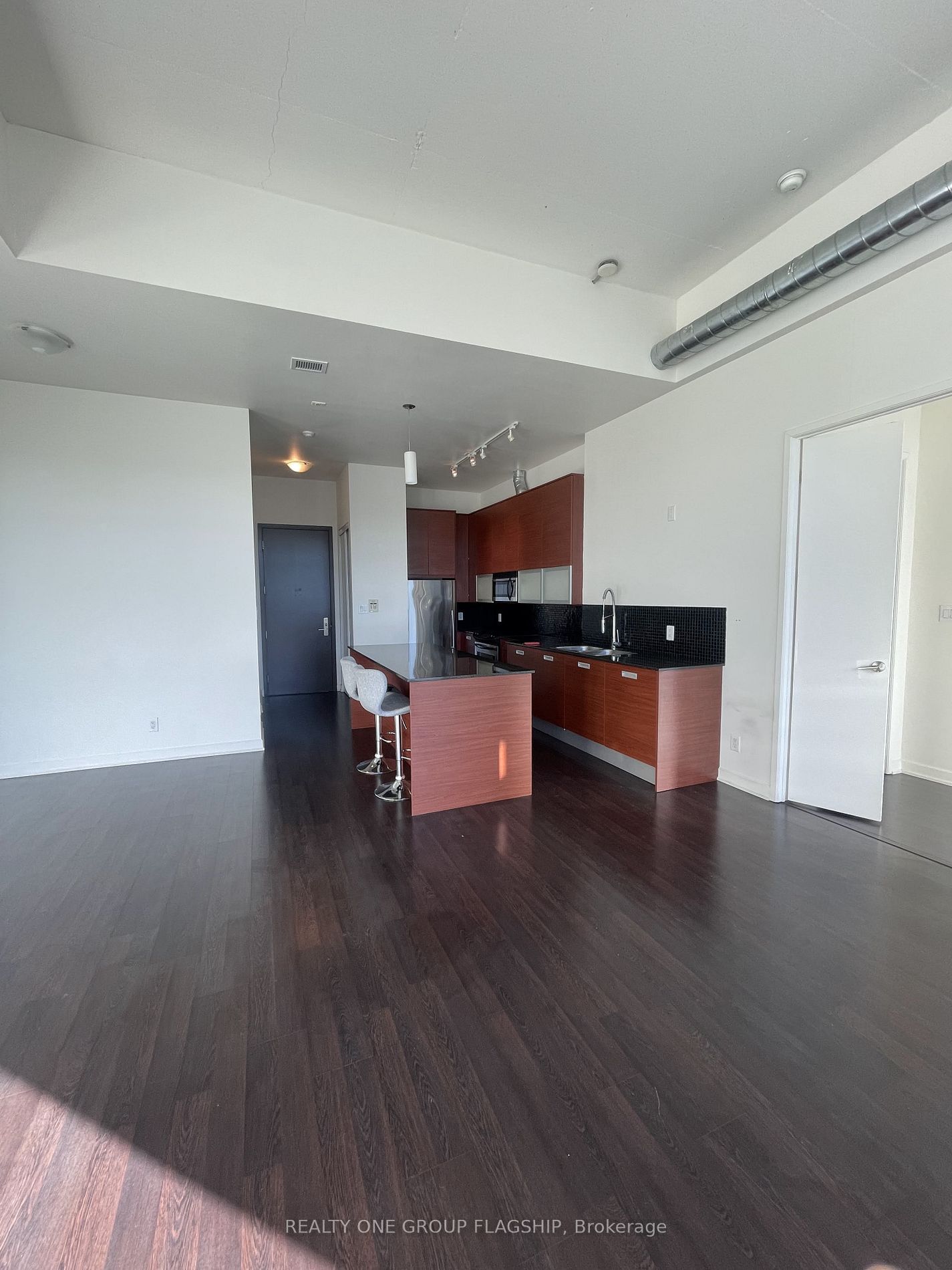 Condo for lease at 405-380 Macpherson Avenue, Toronto, Casa Loma, M4V 3E3 - MLS: C11925427