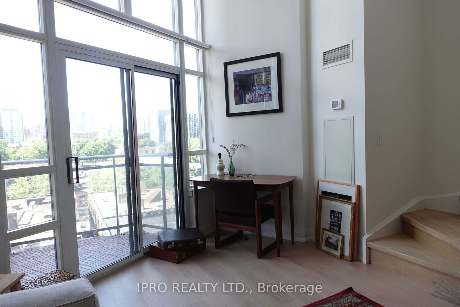 Condo for lease at 819-255 Richmond Street, Toronto, Moss Park, M5A 4T7 - MLS: C11925574