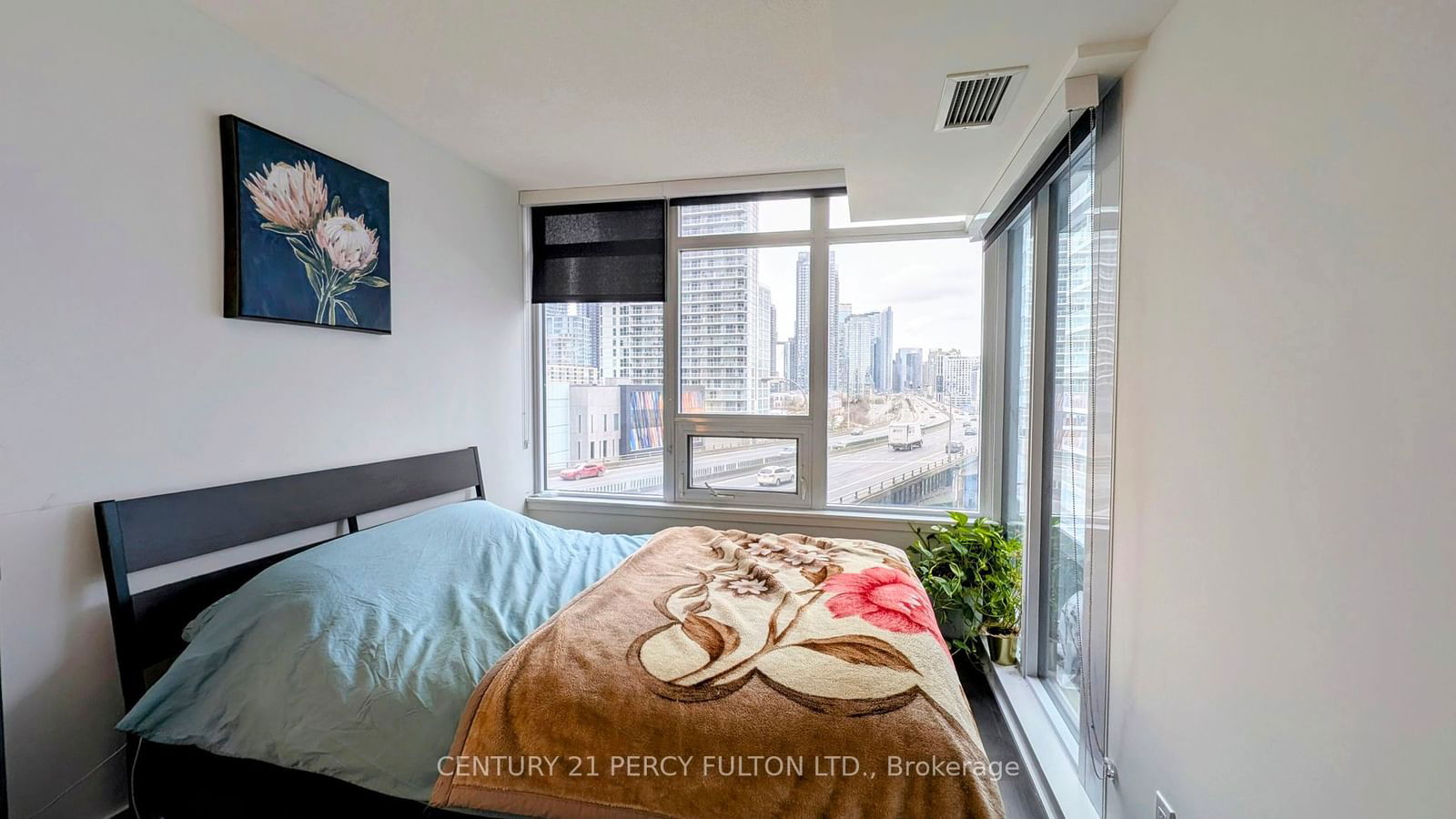 Condo for lease at 807-19 Bathurst Street, Toronto, Waterfront Communities C1, M5V 0N2 - MLS: C11925753