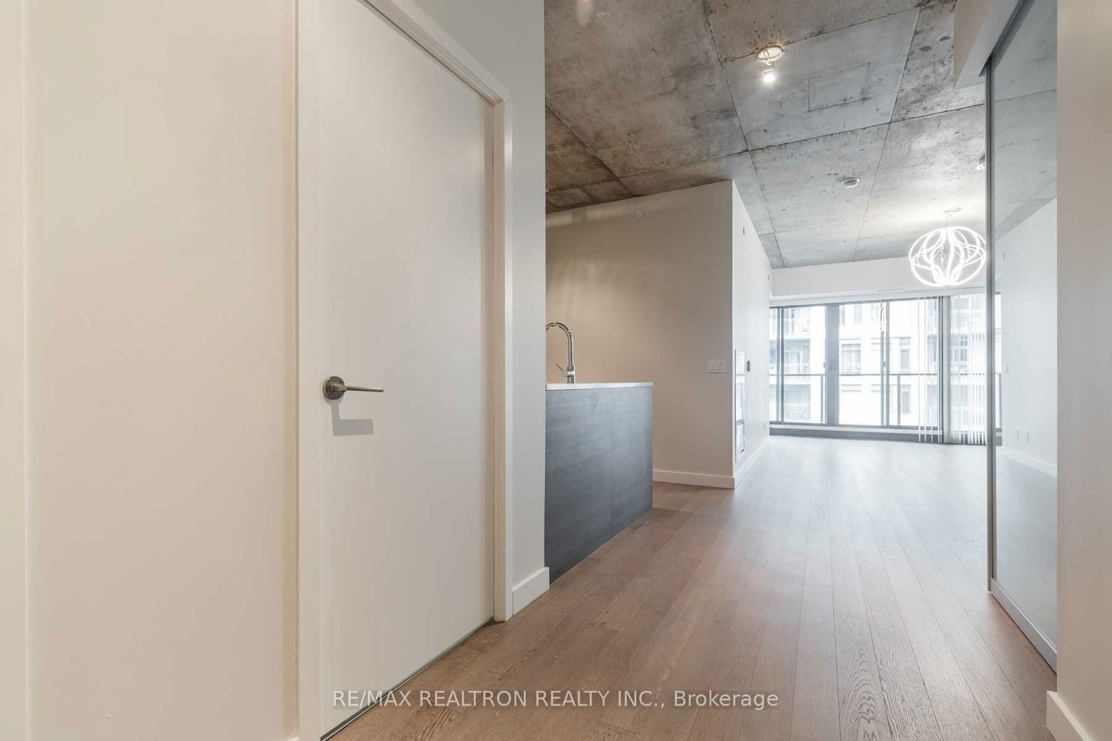 Condo for lease at 1010-111 Bathurst Street, Toronto, Waterfront Communities C1, M5V 2R1 - MLS: C11926017