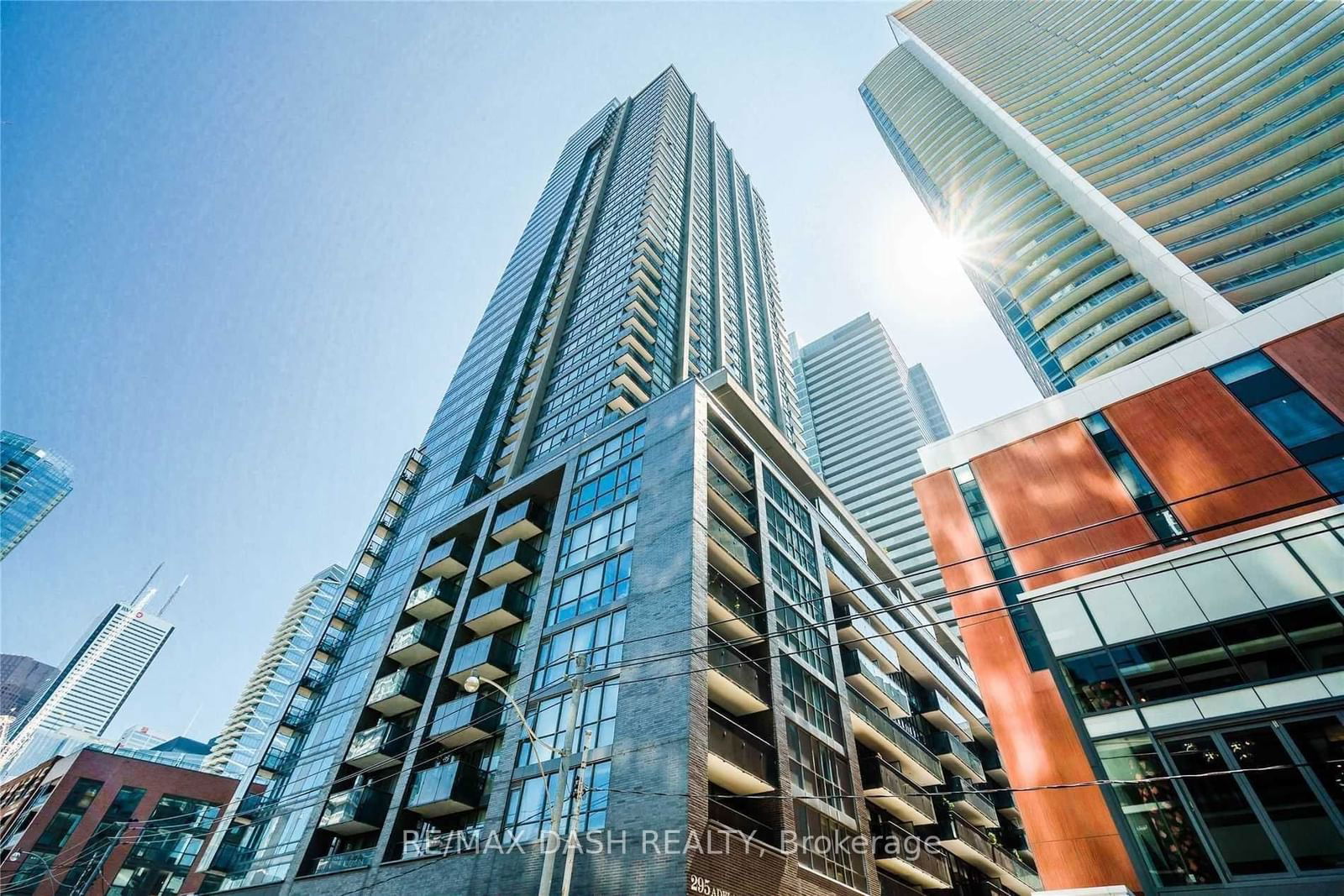 Condo for lease at 311-295 Adelaide Street, Toronto, Waterfront Communities C1, M5V 1P7 - MLS: C11926677