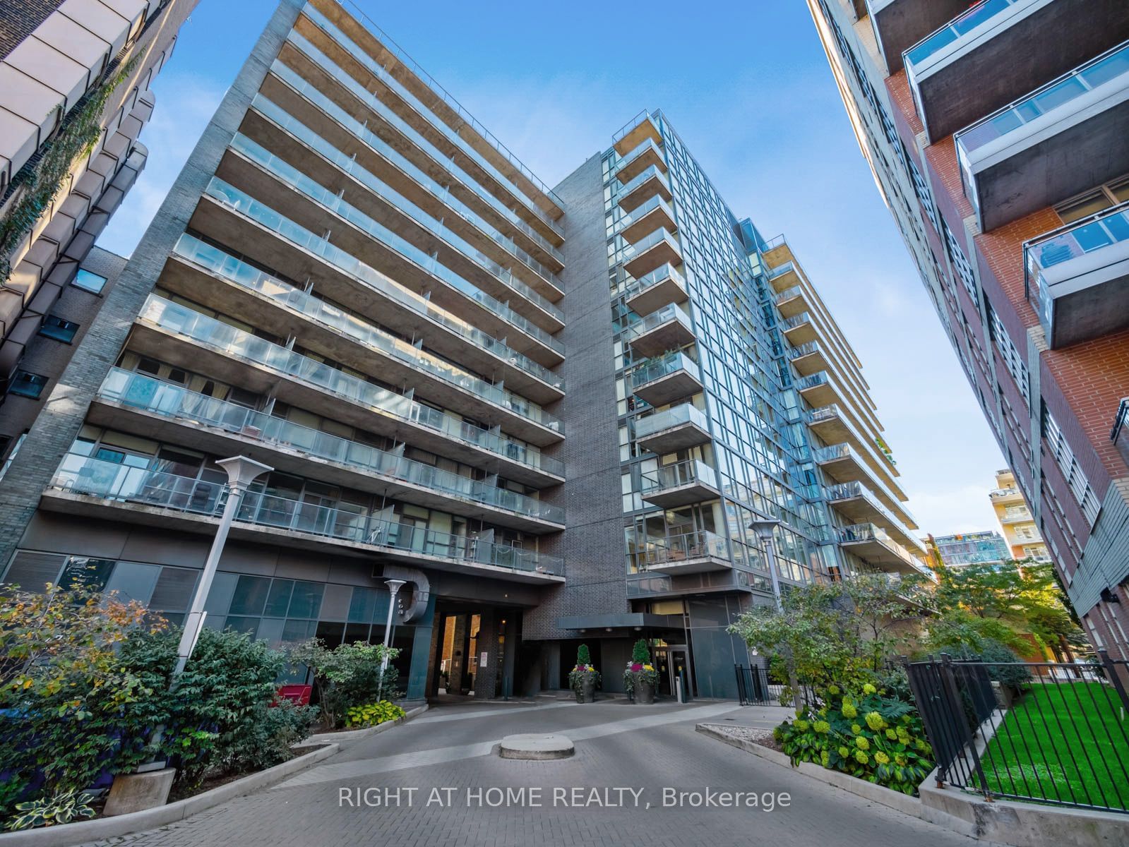 Condo for sale at 815-478 King Street, Toronto, Waterfront Communities C1, M5V 1L7 - MLS: C11926702