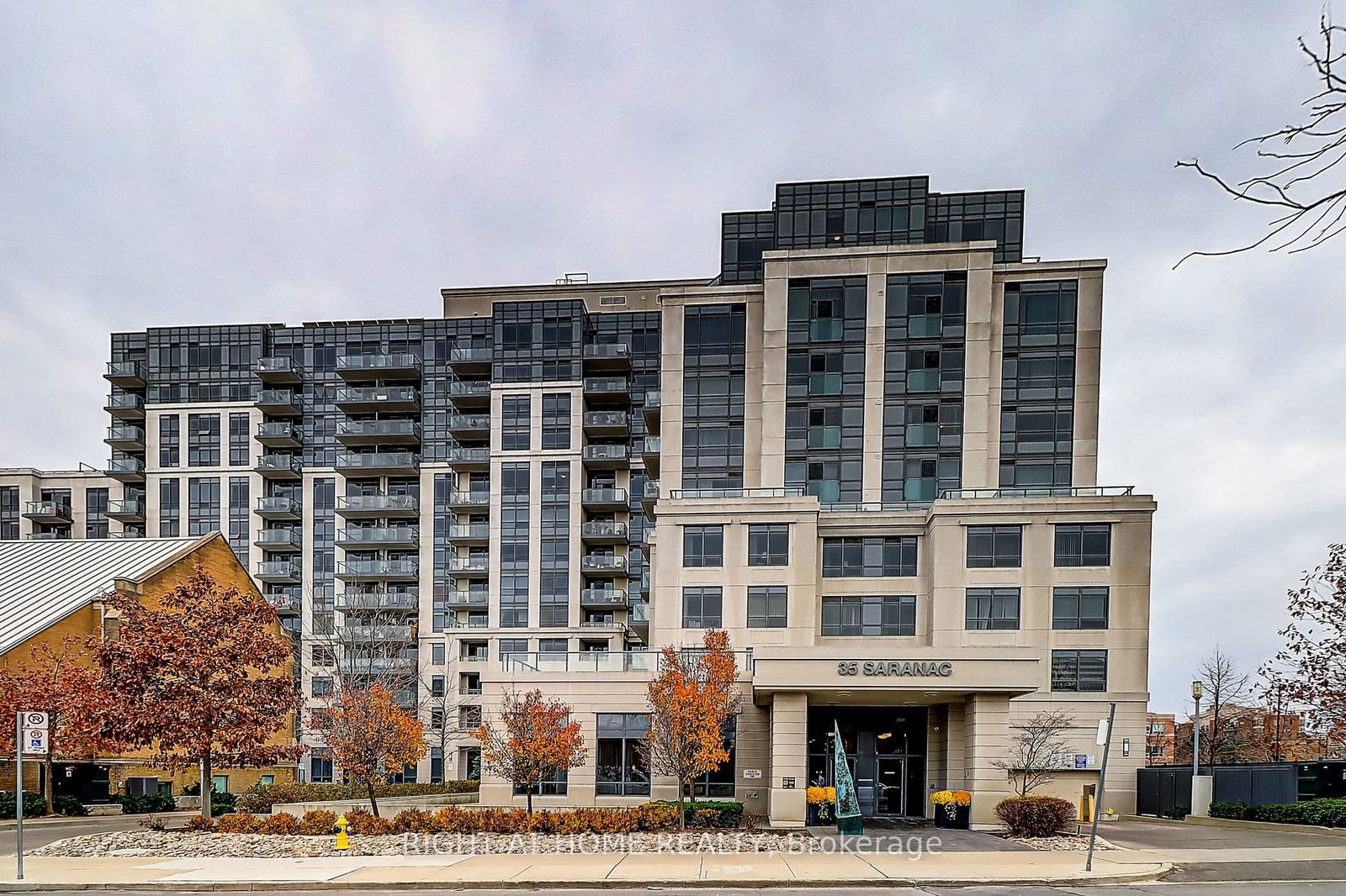 Condo for lease at 423-35 Saranac Boulevard, Toronto, Englemount-Lawrence, M6A 2G4 - MLS: C11927368