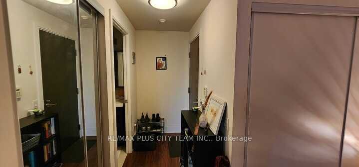 Condo for lease at 327-560 Front Street, Toronto, Waterfront Communities C1, M5V 1C1 - MLS: C11927816