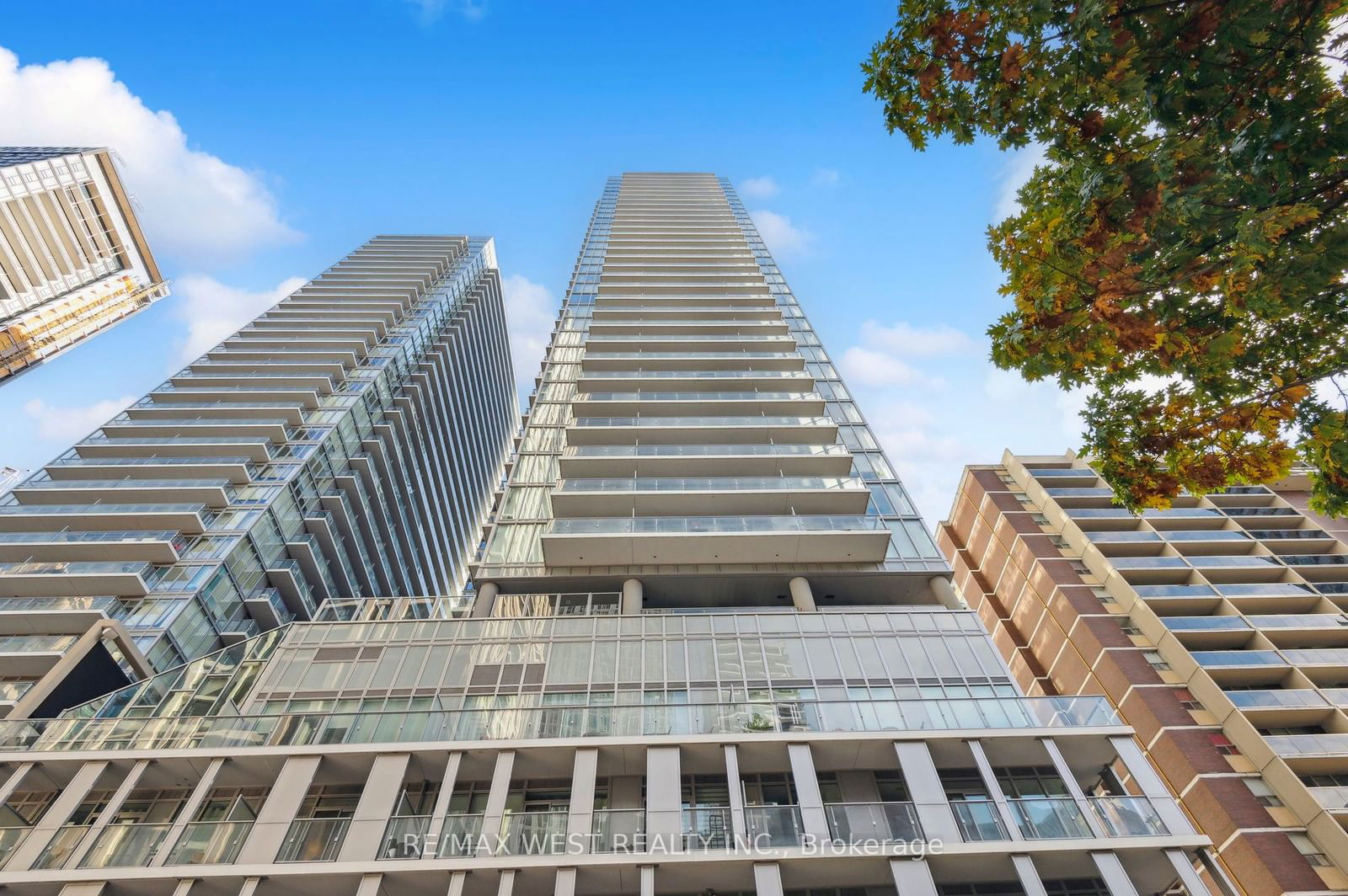 Condo for lease at 2215-195 Redpath Avenue, Toronto, Mount Pleasant West, M4P 0E4 - MLS: C11927873