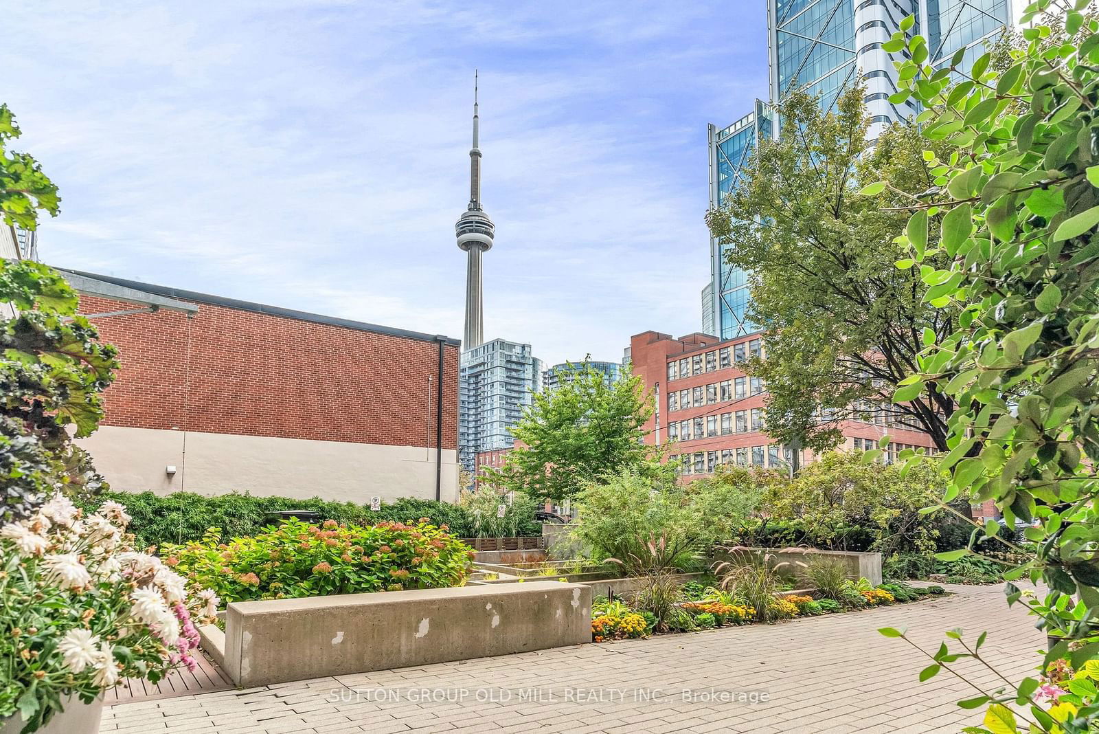 Condo for lease at 807-400 Wellington Street, Toronto, Waterfront Communities C1, M5V 0B5 - MLS: C11927896