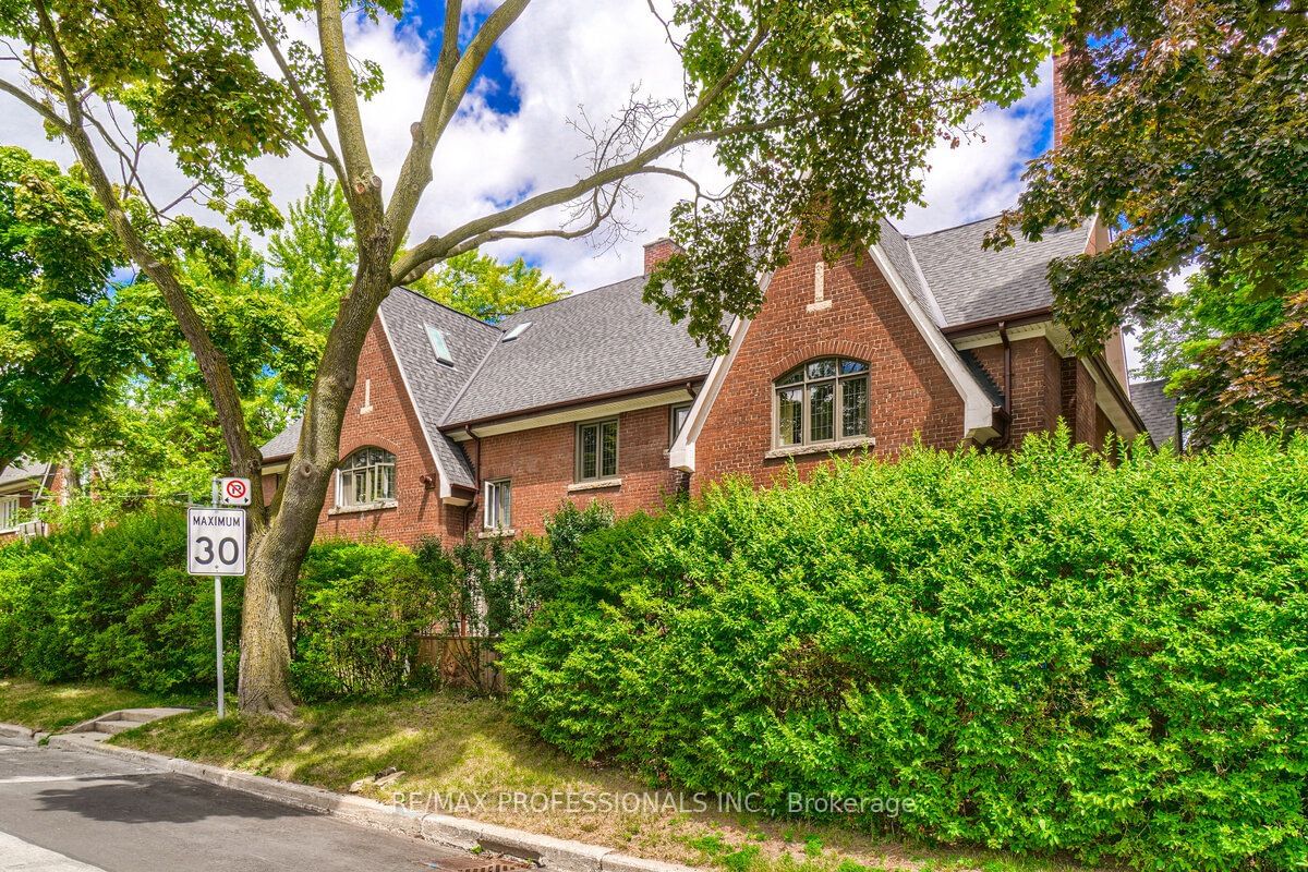 Semi-Detached House for lease at 1-323 Walmer Road, Toronto, Casa Loma, M5R 2Y3 - MLS: C11927939