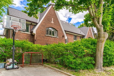 Unit 1 — 323 Walmer Rd, Toronto - Casa Loma image-0-3