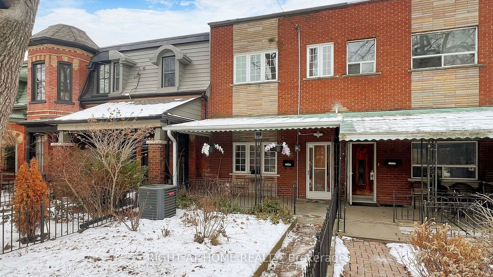 Townhouse for sale at 28 Fennings Street, Toronto, Trinity-Bellwoods, M6J 3B8 - MLS: C11927950