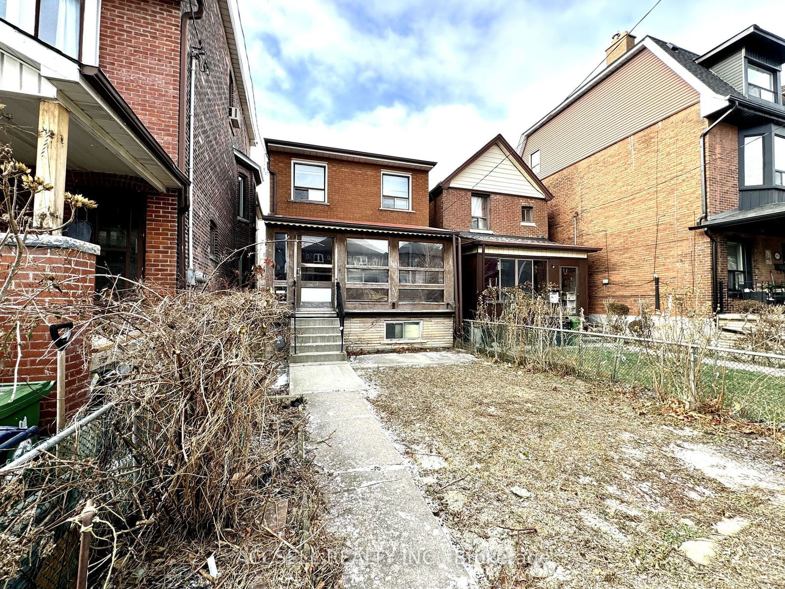 Detached House for sale at 684 Manning Avenue, Toronto, Annex, M6G 2W4 - MLS: C11928294