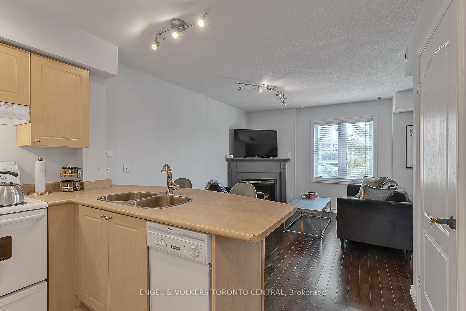 Townhouse for lease at 603-12 Sudbury Street, Toronto, Niagara, M6J 3W7 - MLS: C11928495